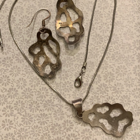 Silver Abstract pendant & earrings set - Picture 5 of 6